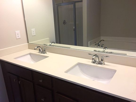 5th image of 63 Greenfield Dr