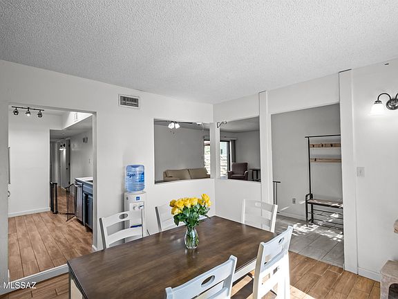4th image of 83 E Villas Cir
