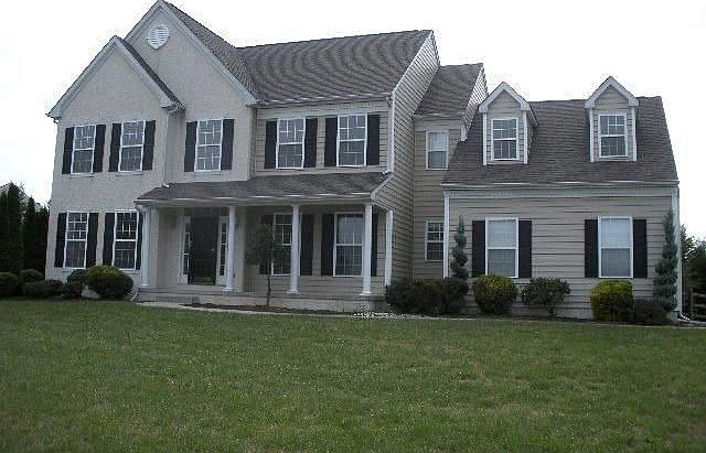 1st image of 200 Sammons Pond Dr