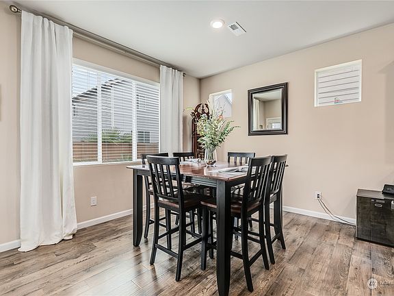 5th image of 629 Woodduck Drive SW