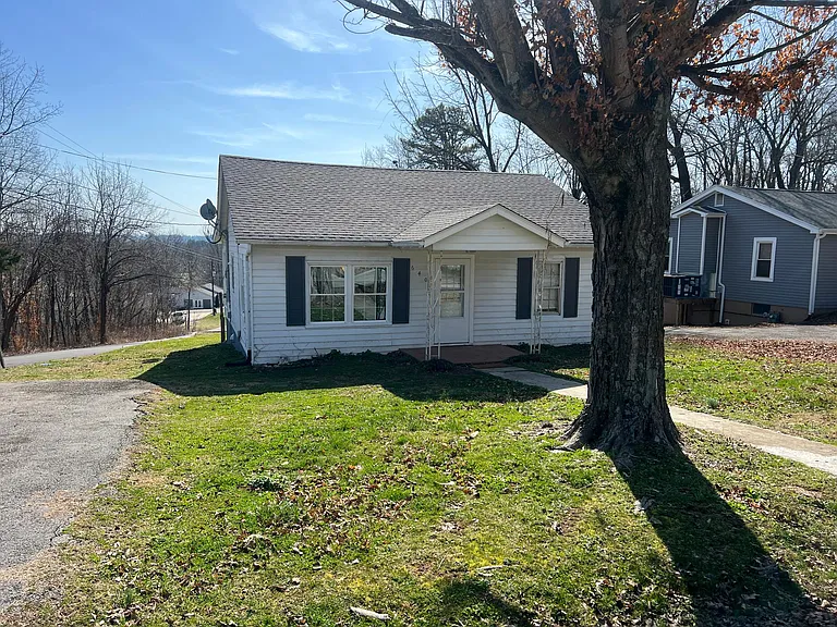 640 Highpoint Dr — Photo 1