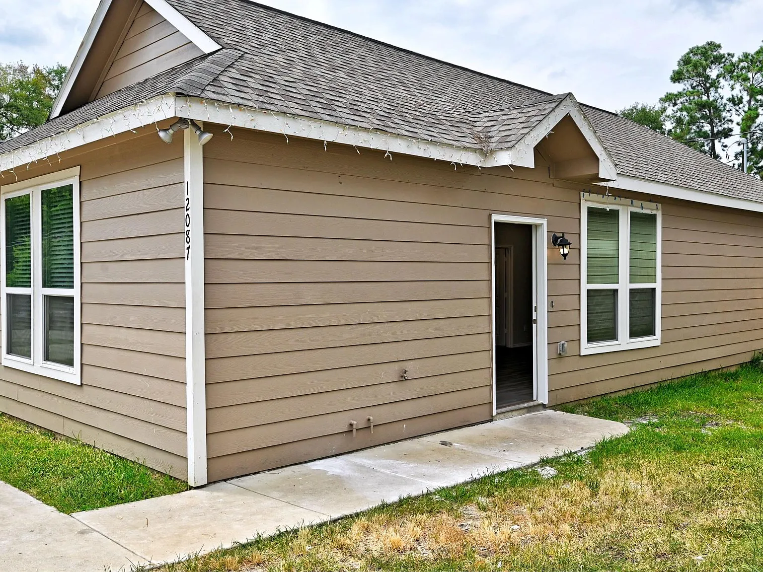 3 bed, 2.0 bath, 988 sqft, $1,350 — Photo 2