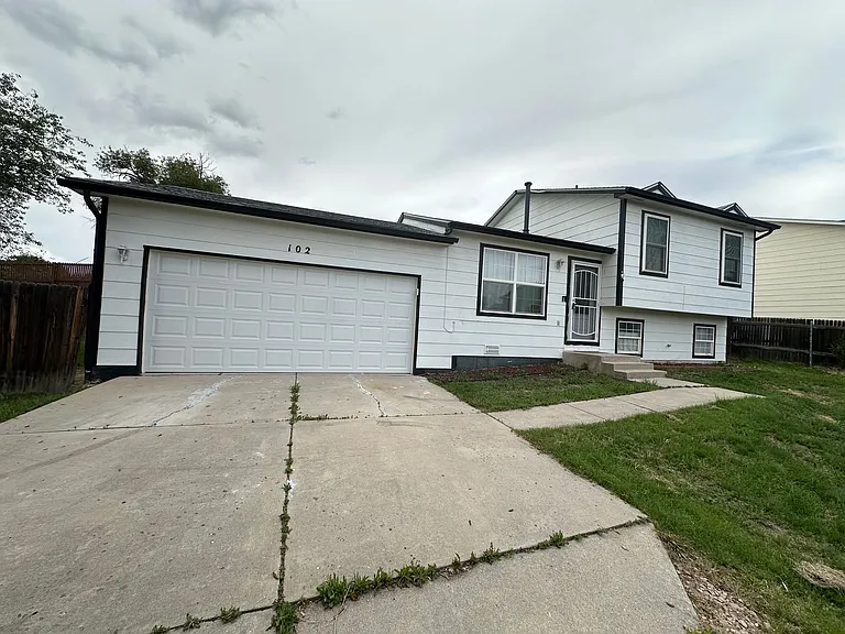 102 Comanche Ct — Photo 2