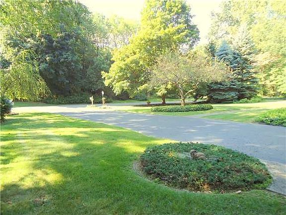 3rd image of 420 Woodland Ln