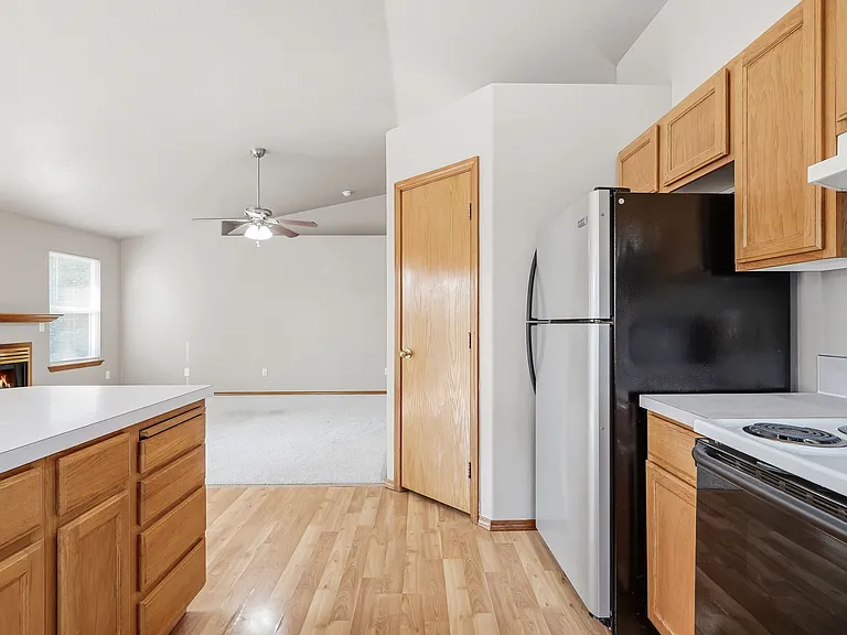 2466 N Stone Pl — Photo 15