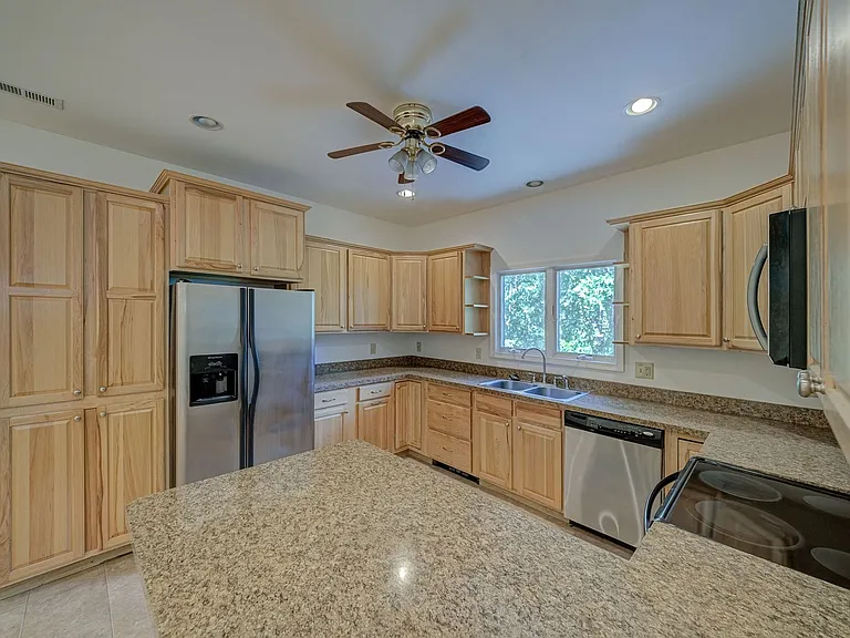 756 Lakehurst Rd — Photo 20
