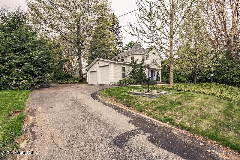 2nd image of 44 HYDE Boulevard