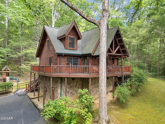 2nd image of 1529 Oldham Springs Way