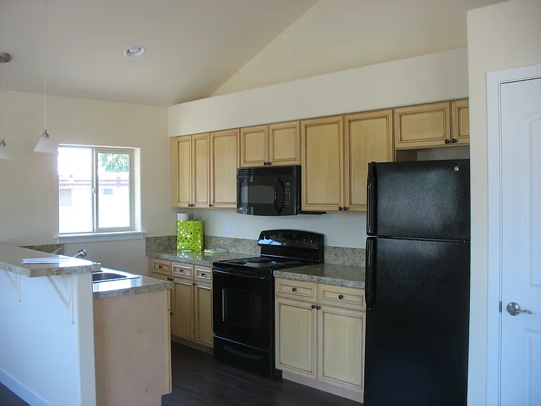91 Newcomer St — Photo 16