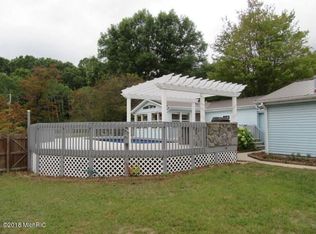 1562 N Bingham Ave, White Cloud, MI 49349