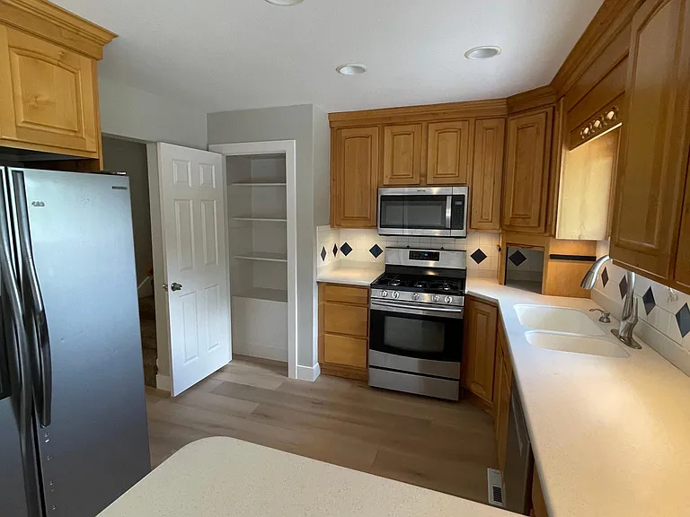 1097 Grove Creek Dr — Photo 7