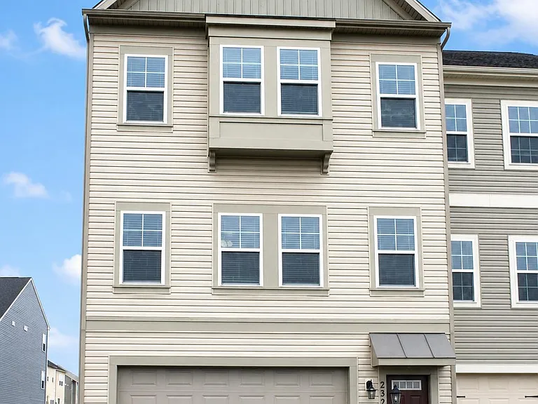 232 Parkland Dr — Photo 1