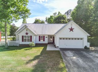 101 Black Walnut Dr, Richlands, NC 28574