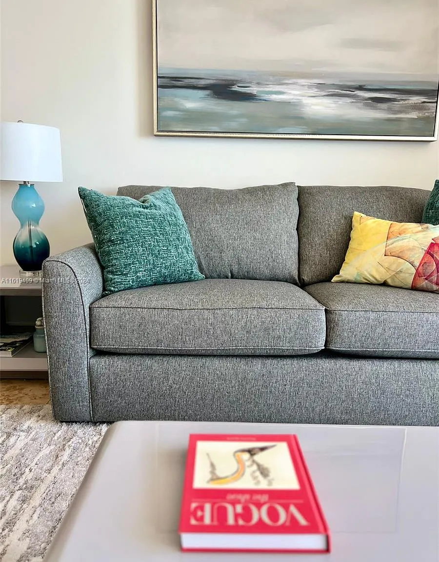Akoya Condo — Photo 2