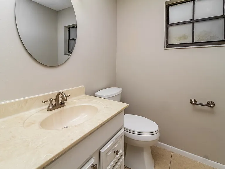 1240 Crossfield Dr — Photo 15