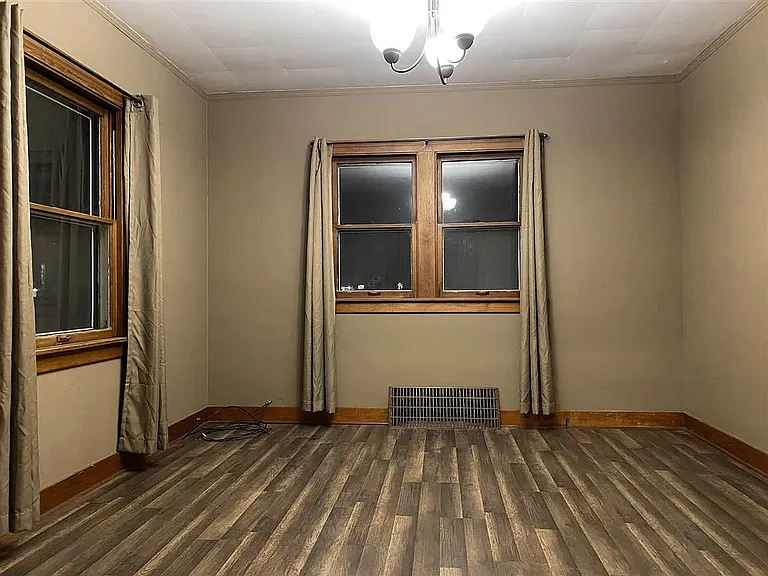 207 N Pine St — Photo 6