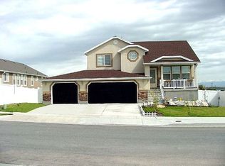 8714 W Lamplight Ln, Magna, UT 84044
