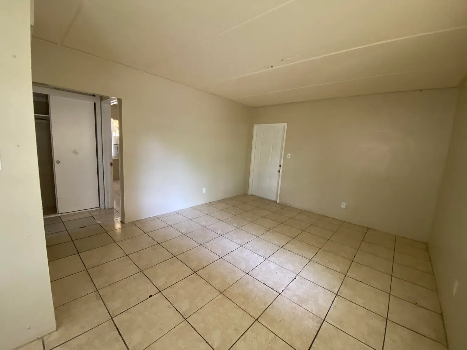 2 bed, 1.0 bath, 450 sqft, $1,100 — Photo 3