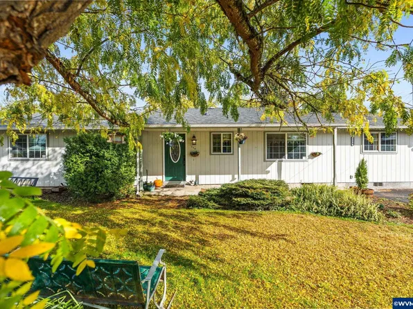 139 N 6th St, Jefferson, OR 97352