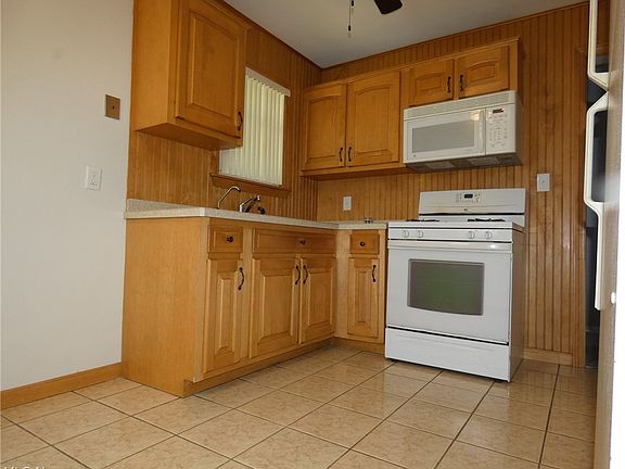 3rd image of 21406 Gardenview Dr
