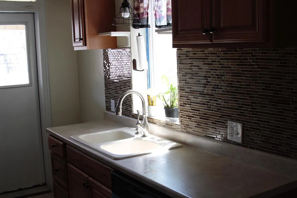 4 bed, 2500 sqft, $1,600 — Photo 1