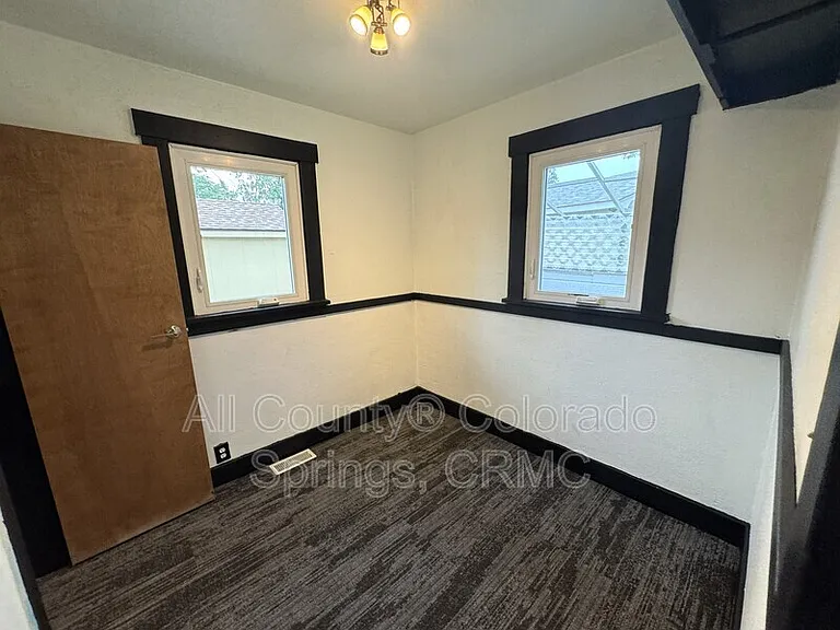 217 E Jefferson St — Photo 7