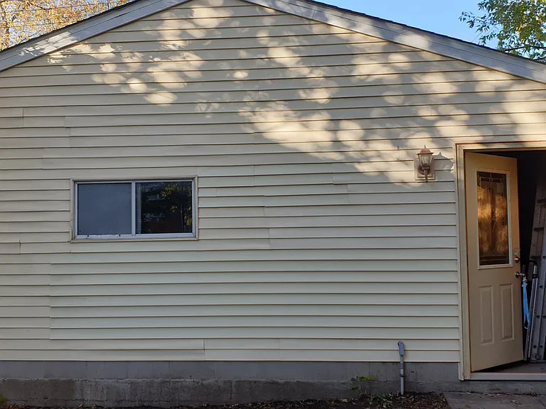 415 Thomas Ave — Photo 15