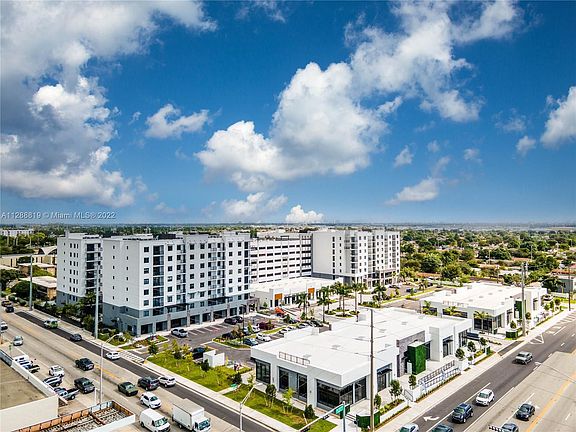 3rd image of 401 Hialeah Dr #202