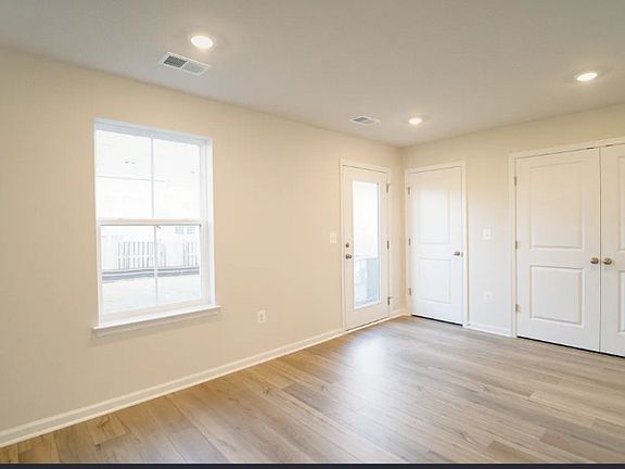 5th image of 103 Brashear Ct