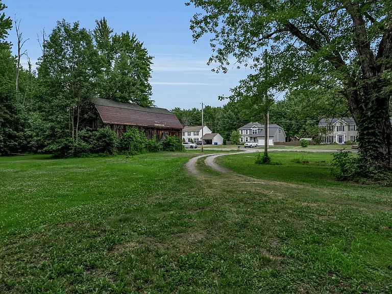 850 Campbell Blvd — Photo 2