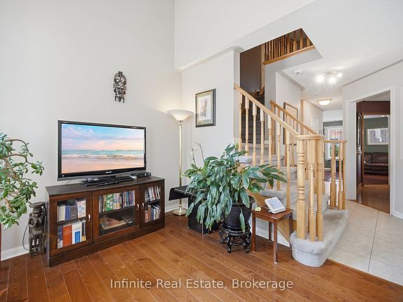 5th image of 17 Mistybrook Cres