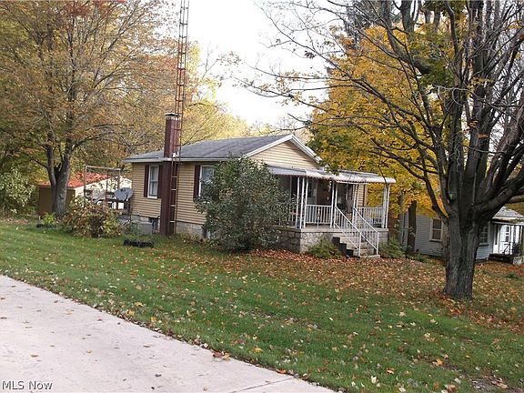 3rd image of 360 Lyons Ave