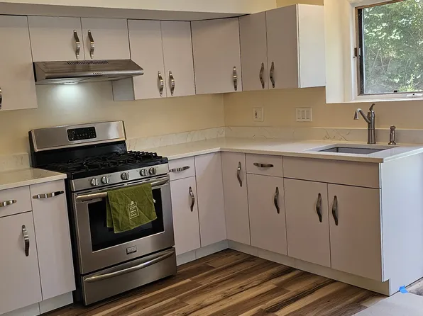 886 Howe Ave #A, Shelton, CT 06484