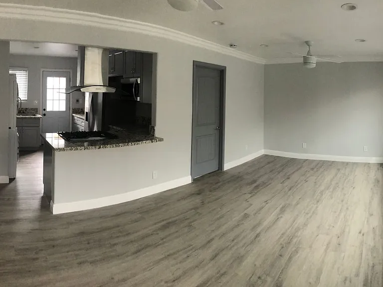 922 N Summit Avenue — Photo 5