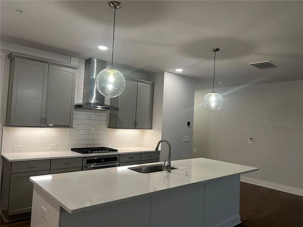 4 bed, 3.5 bath, 2755 sqft, $2,900 — Photo 3