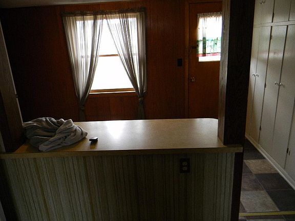 Kitchen to snack bar