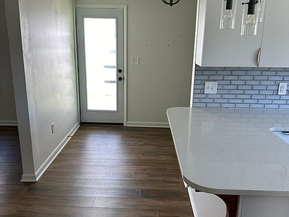 5th image of 211 Collins Ave