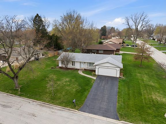 4th image of 3560 Montlake Dr