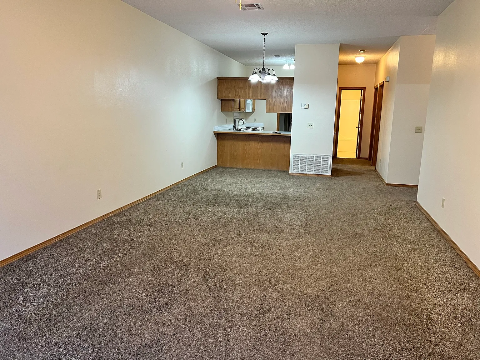 3 bed, 1100 sqft, $1,275 — Photo 4