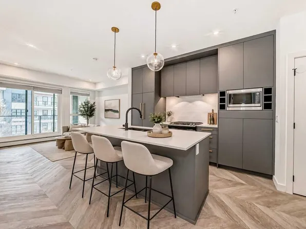 4275 Norford Ave NW #204, Calgary, AB T3B 6H3