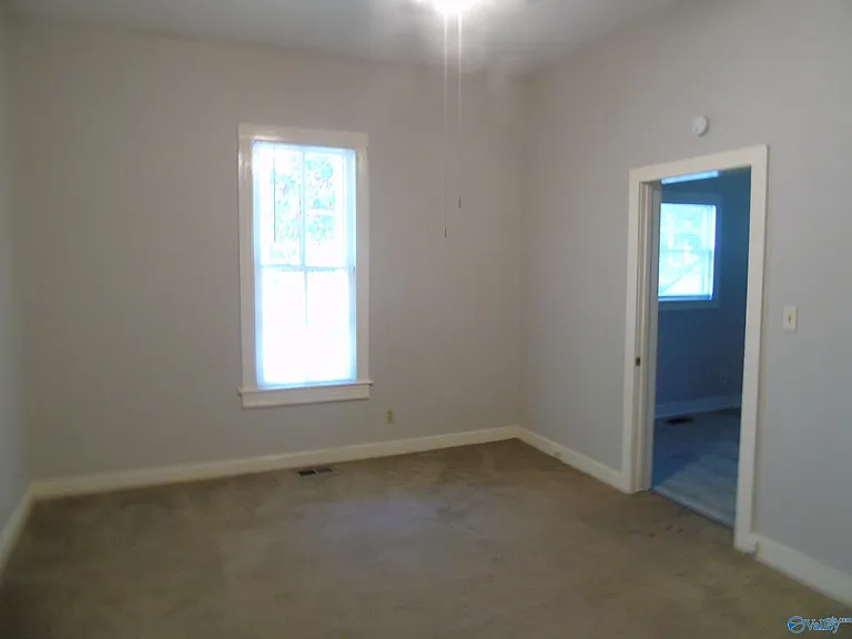 517 Oshaughnessy Ave NE — Photo 6