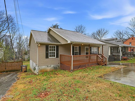 3rd image of 142 Woodlawn Pike