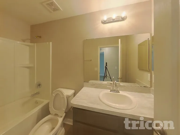 6046 Eagle Pointe Dr — Photo 17