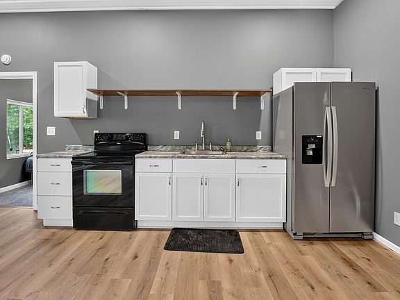 4th image of 13990 Greenwood Trl