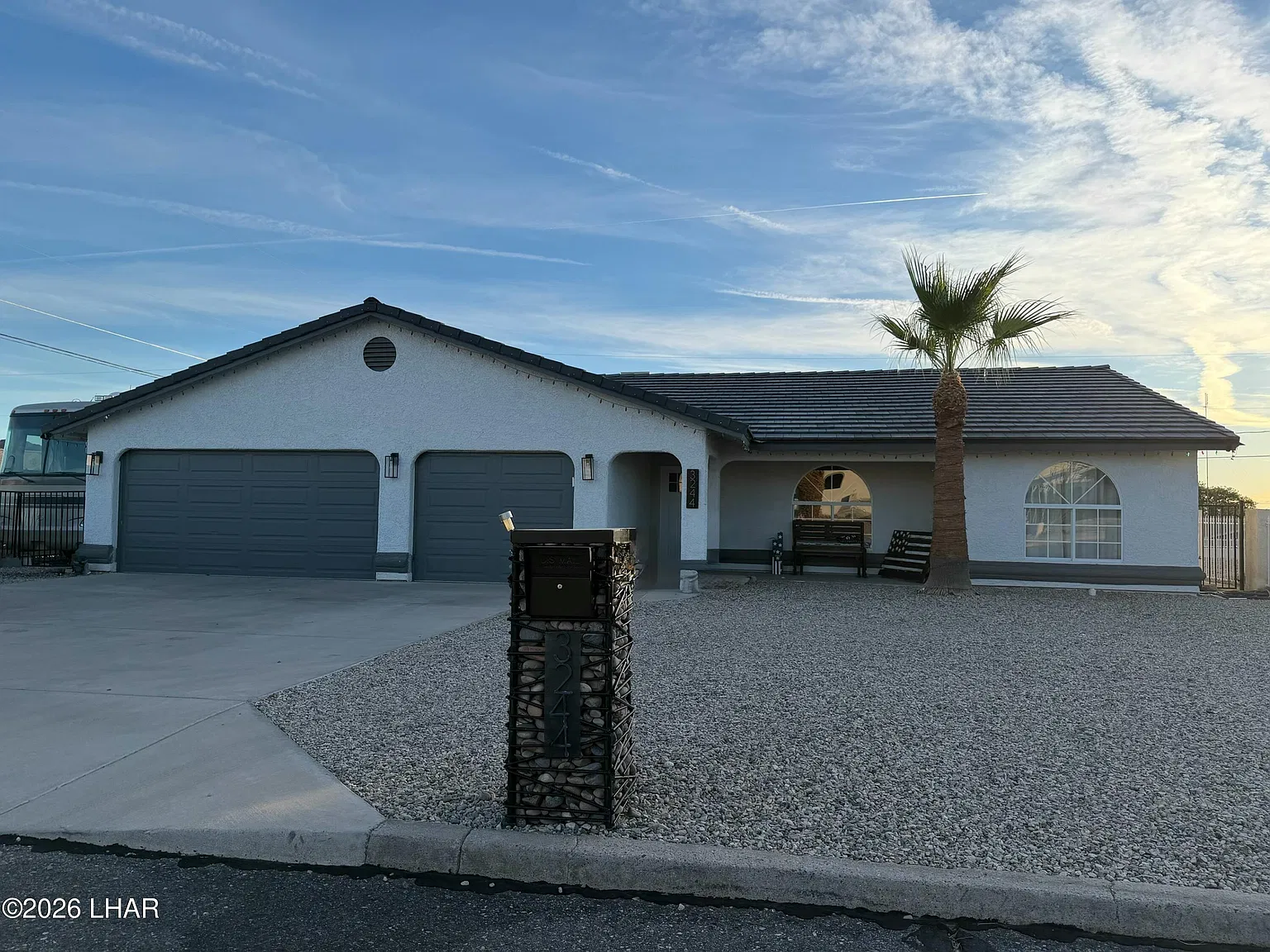 3 bed, 2.0 bath, 1334 sqft, $2,200 — Photo 1