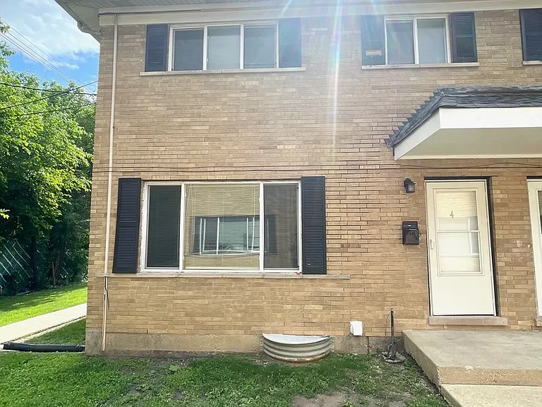 1721 E Roosevelt Rd #4 — Photo 1