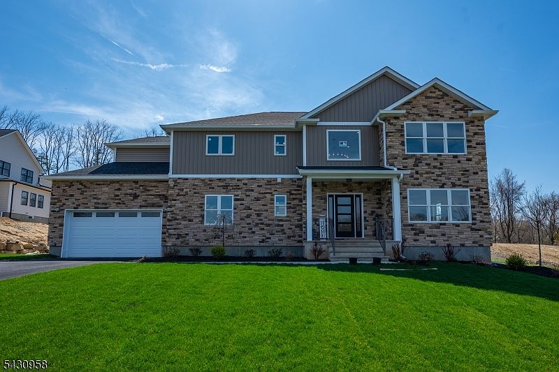 1st image of 7 Emerald Dr