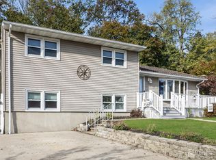 4 Nicholas Ct, Milltown, NJ 08850