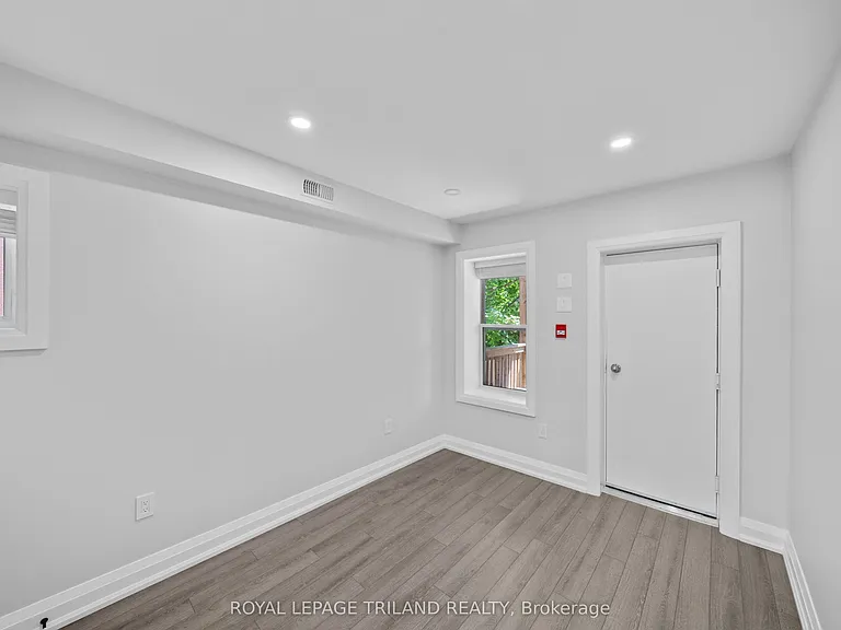 15 Balmoral Ave S #4 — Photo 12