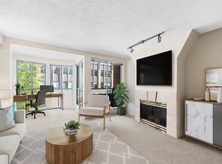 939 Homer St #304, Vancouver, BC V6B 2W6